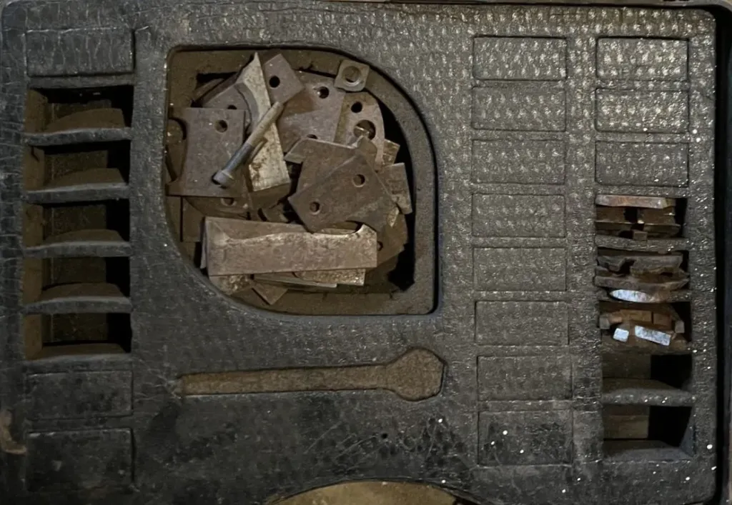 CAJA DE CUCHILLAS